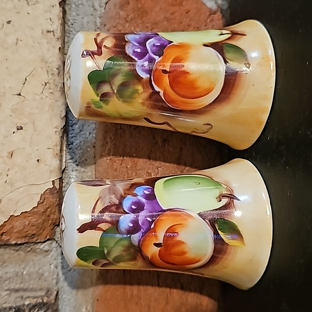 Salt & Pepper Shakers Lefton